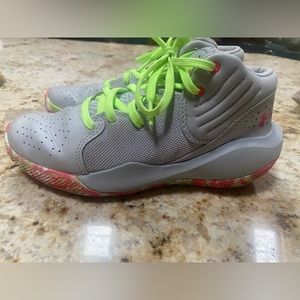 Girls UA basketball sneaker